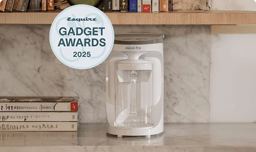 The AquaTru Carafe water purifier, displaying an Esquire Gadget Awards 2025 badge.